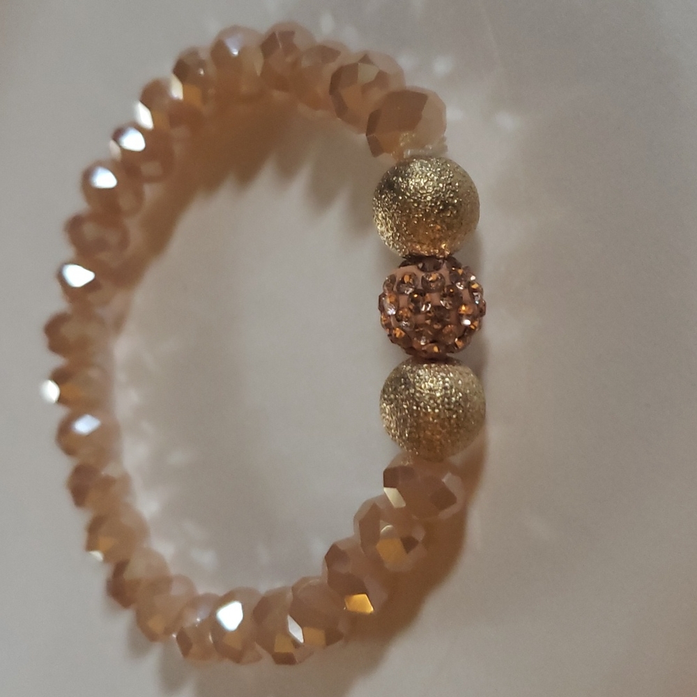 Pretty goldtone stackable bracelets - Picture 3 of 5